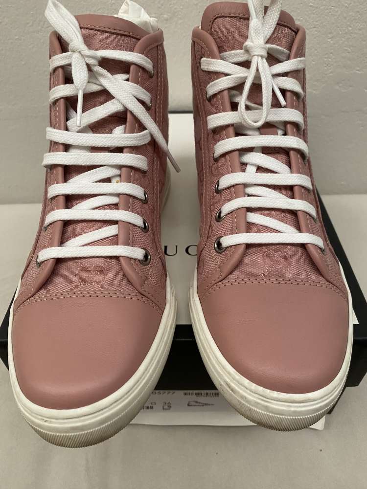 Gucci soft pink