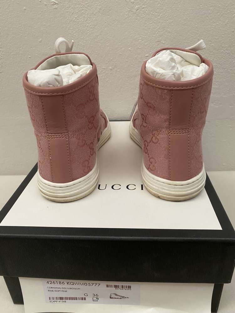 Gucci soft pink