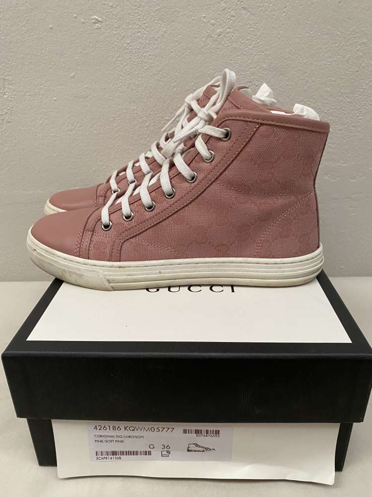 Gucci soft pink