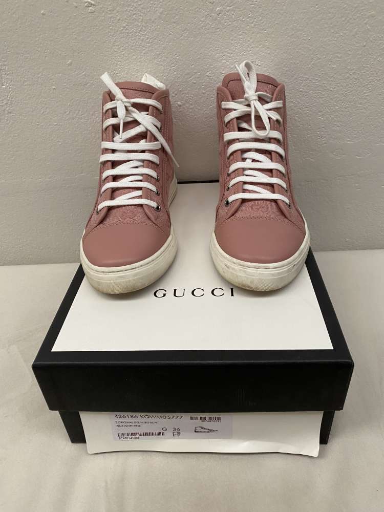 Gucci soft pink