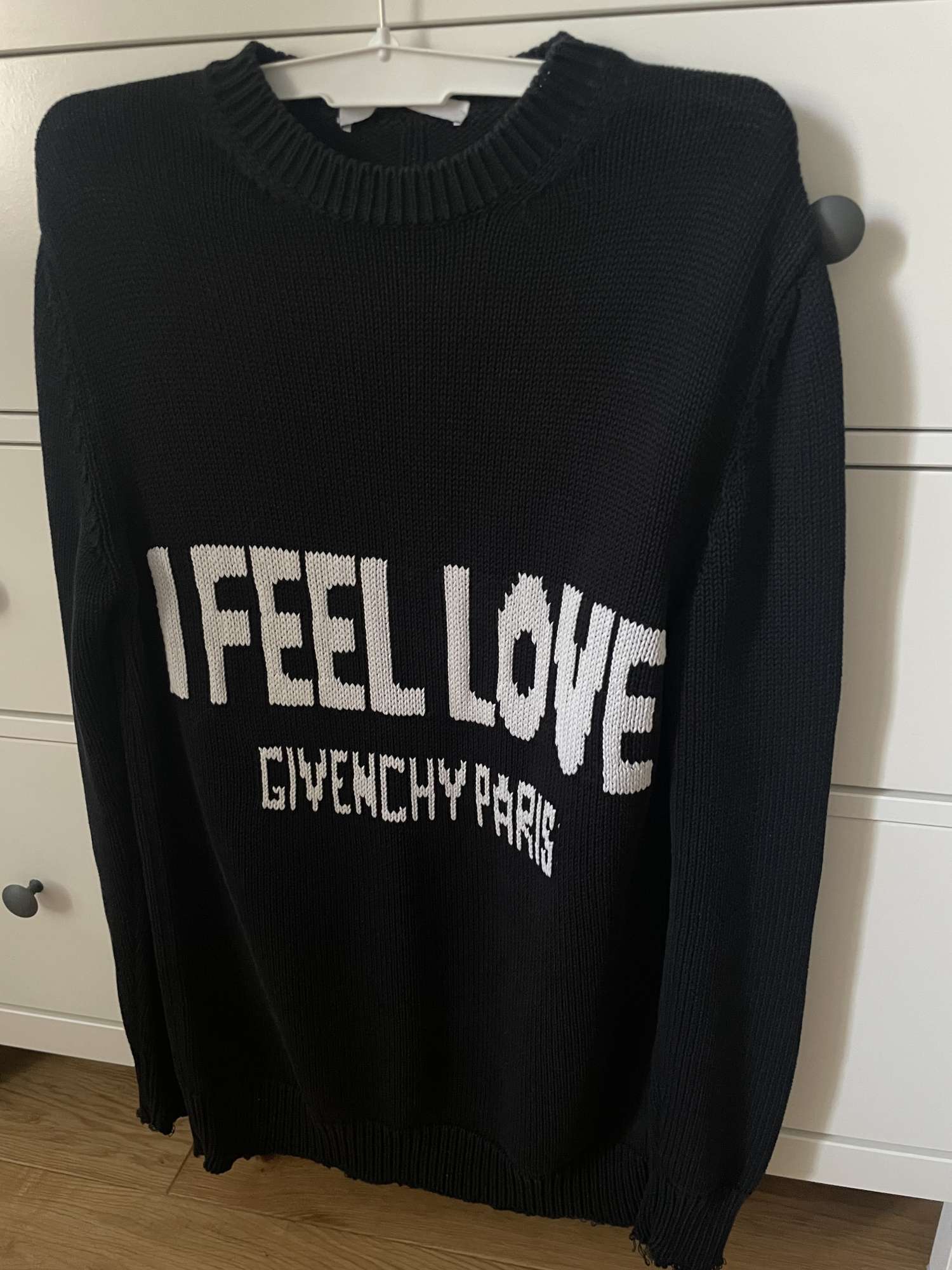 Givenchy sveter