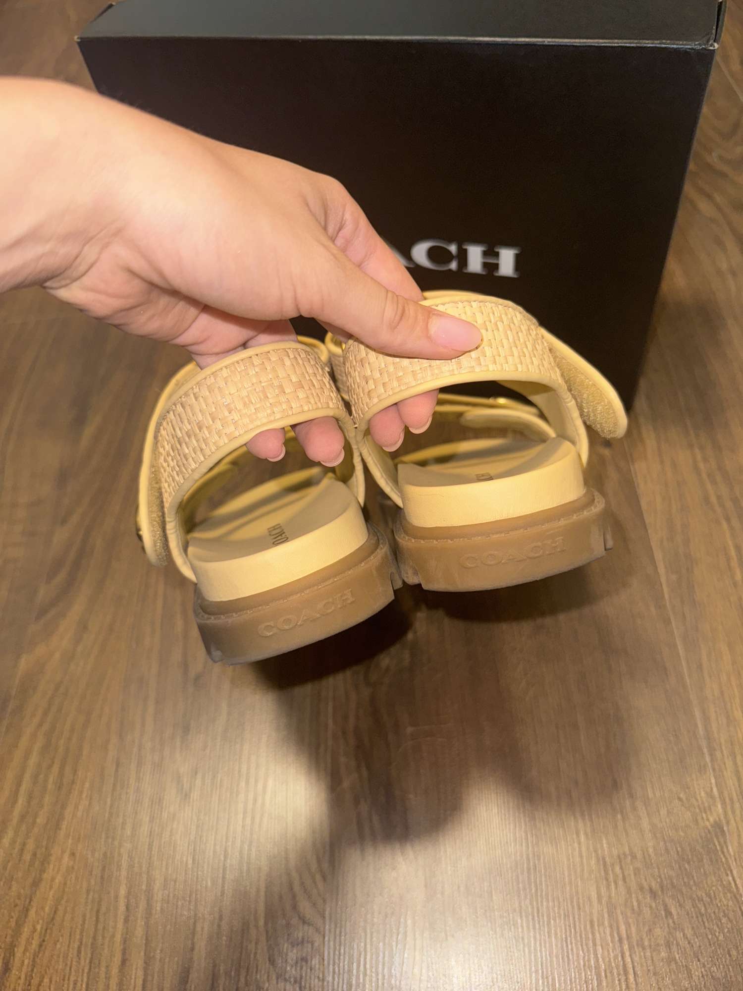 Coach sandále