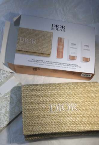 https://www.vipluxury.sk/Dior beauty clutch