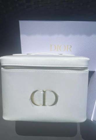 https://www.vipluxury.sk/Dior kufrik