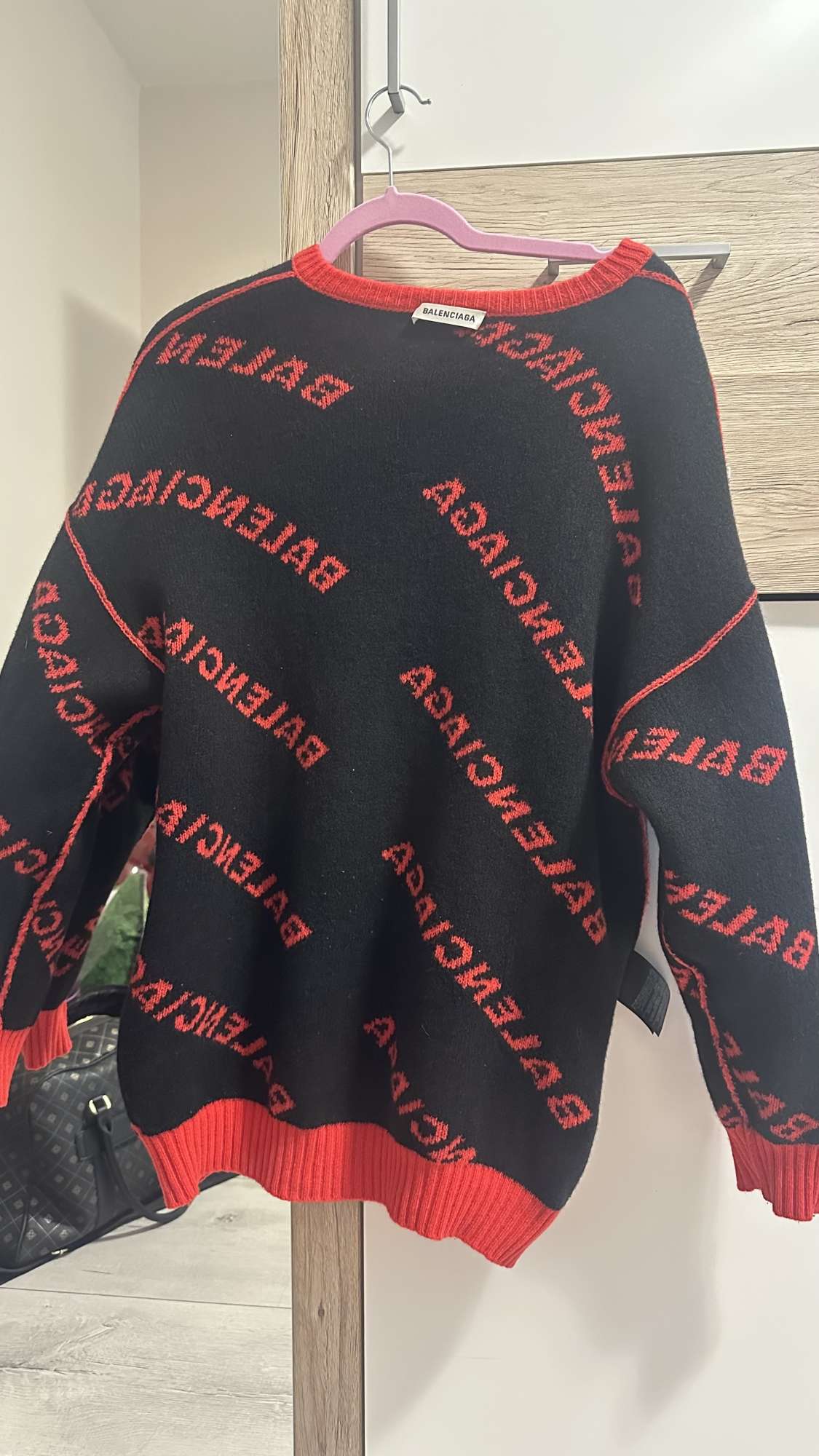 Balenciaga sveter