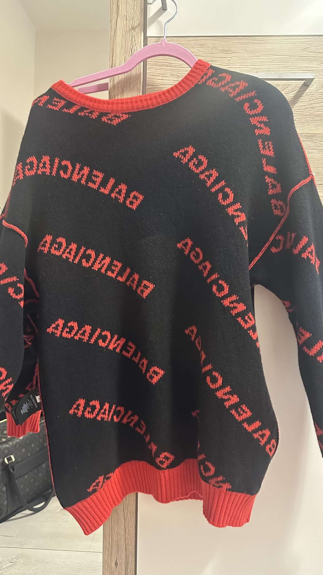 Balenciaga sveter