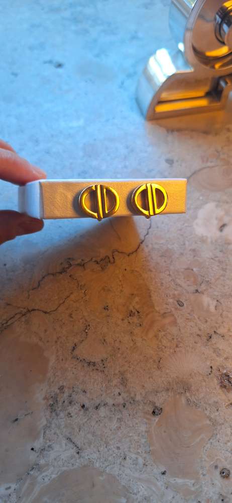 Náušnice s vintage logom Christiana Diora v zlatej farbe