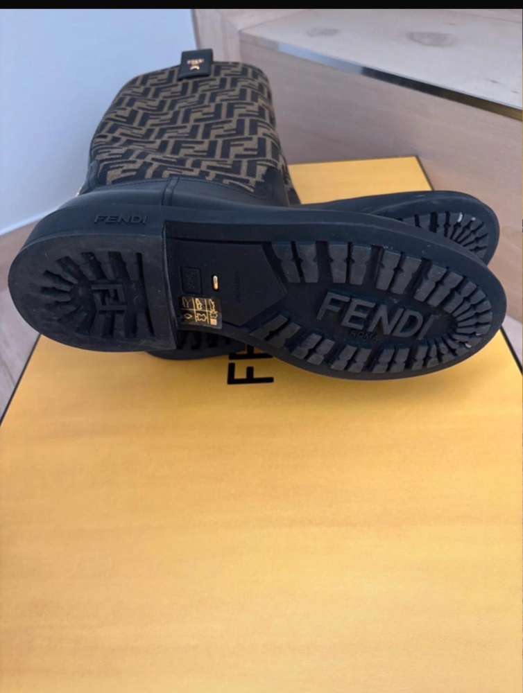 Fendi čižmy