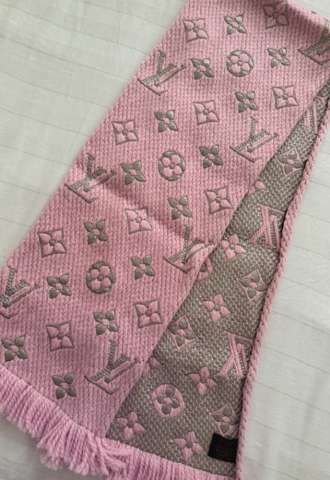 https://www.vipluxury.sk/Louis Vuitton šál