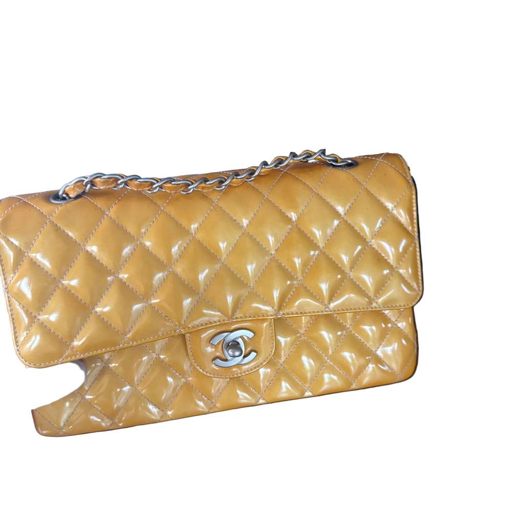 Vintage Chanel Classic Flap Bag Medium – žltá lakovaná koža s matnými striebornými prvkami