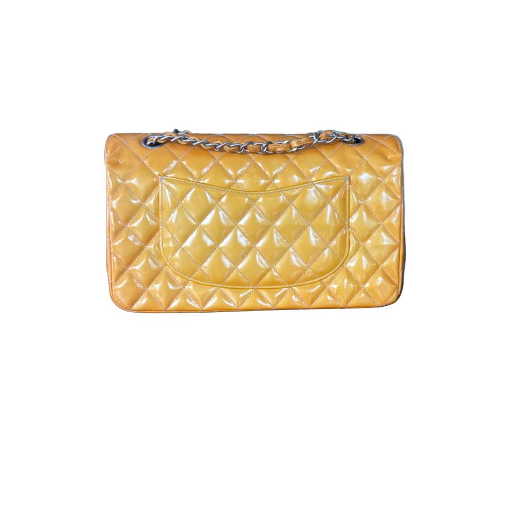 Vintage Chanel Classic Flap Bag Medium – žltá lakovaná koža s matnými striebornými prvkami