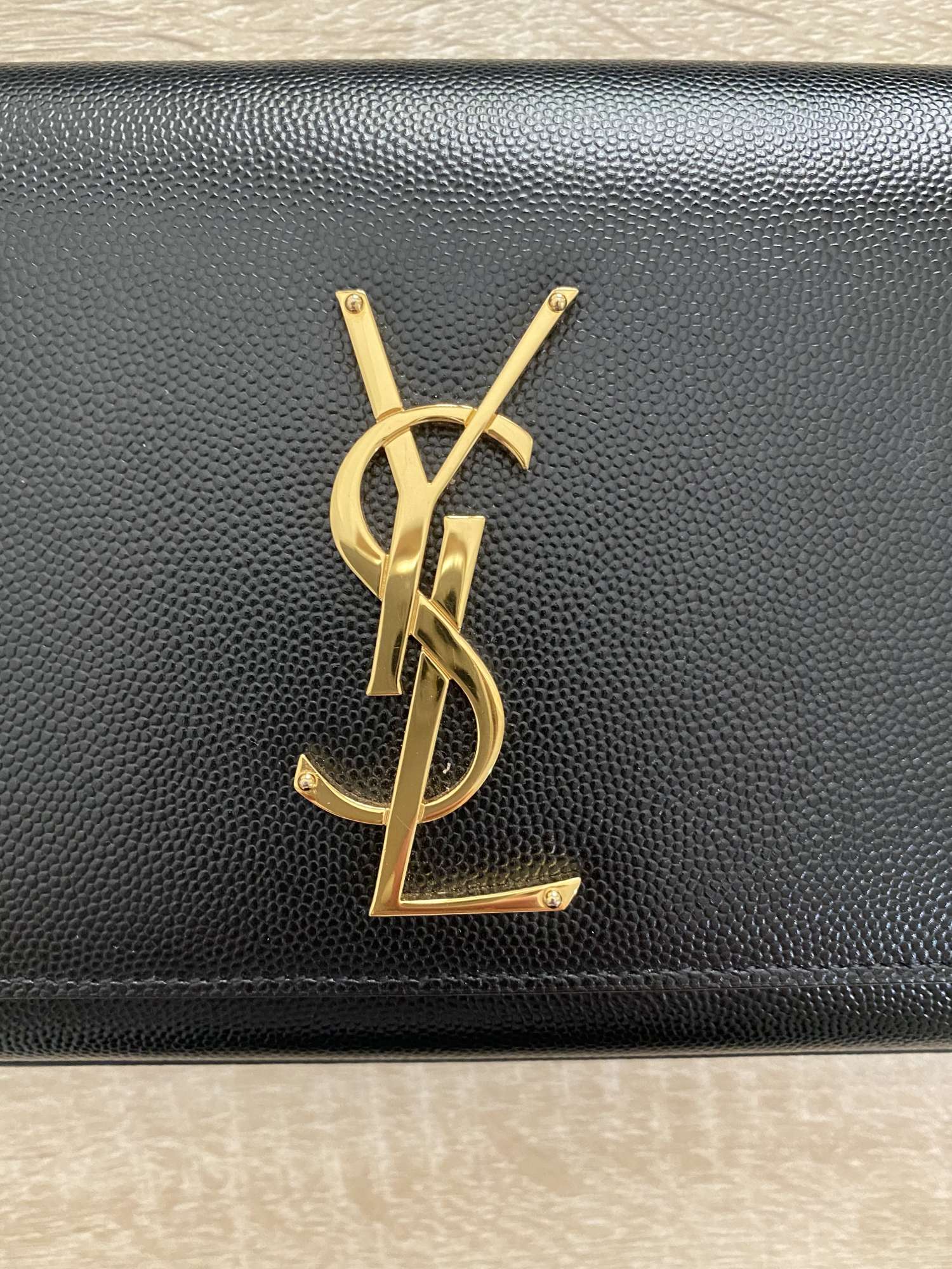 Yves Saint Laurent YSL Kate cerne psanicko