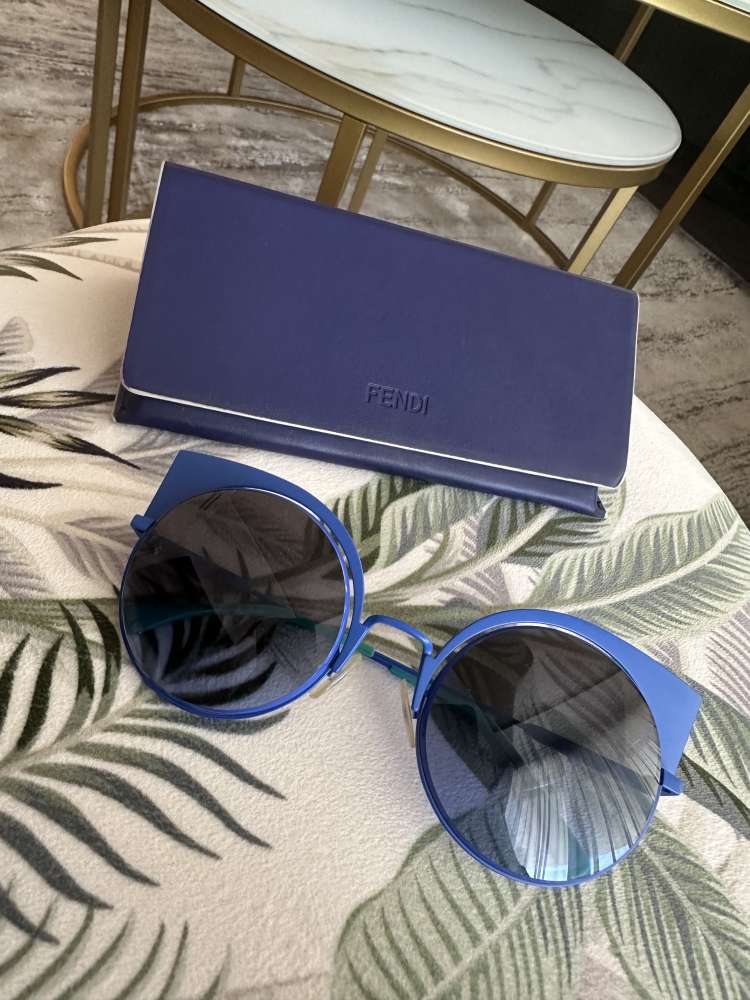 Modre luxusne slnecne okuliare FENDI