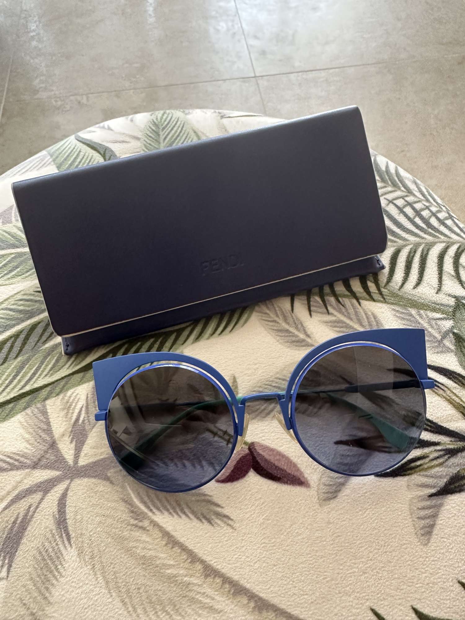 Modre luxusne slnecne okuliare FENDI