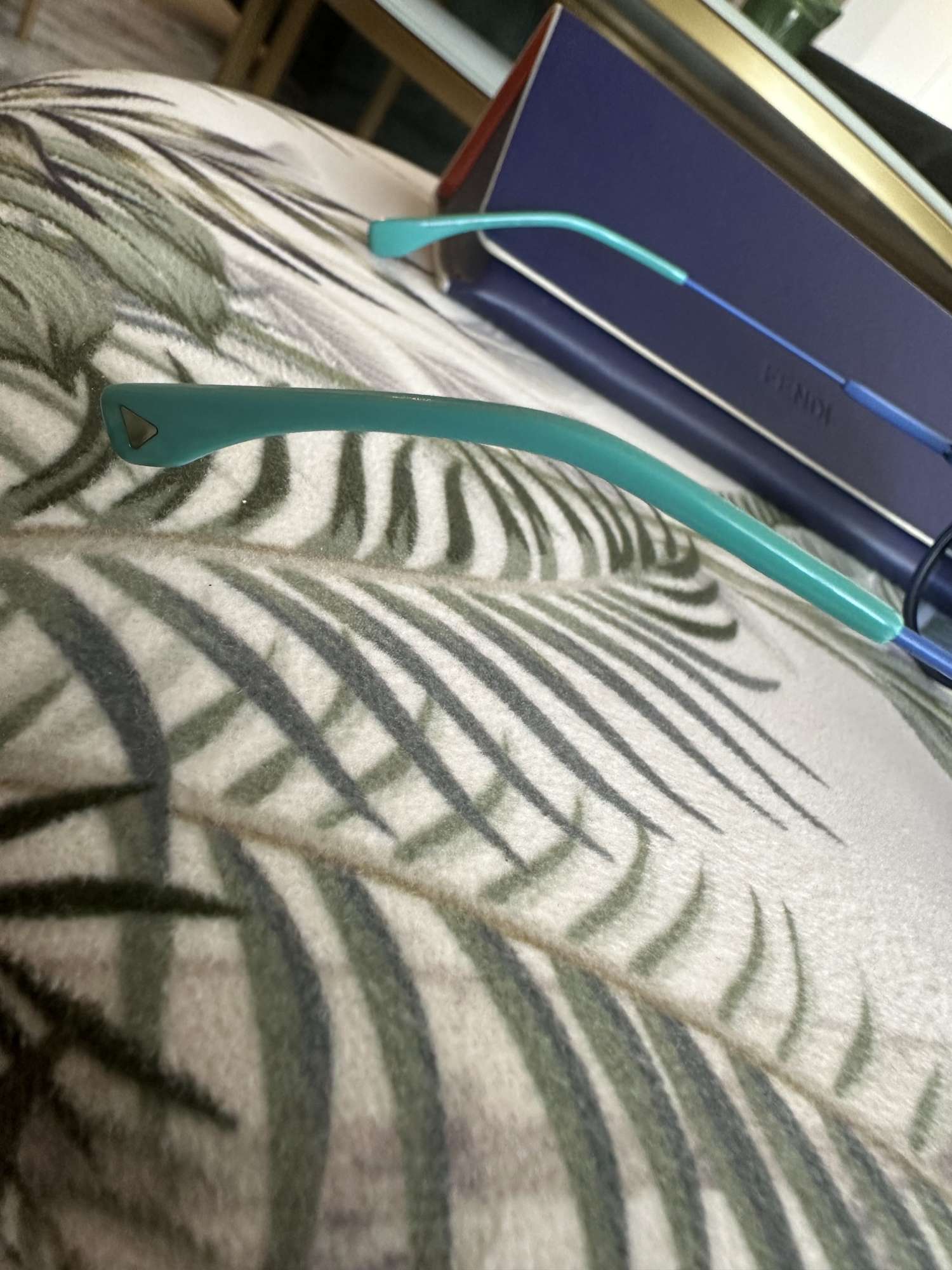 Modre luxusne slnecne okuliare FENDI