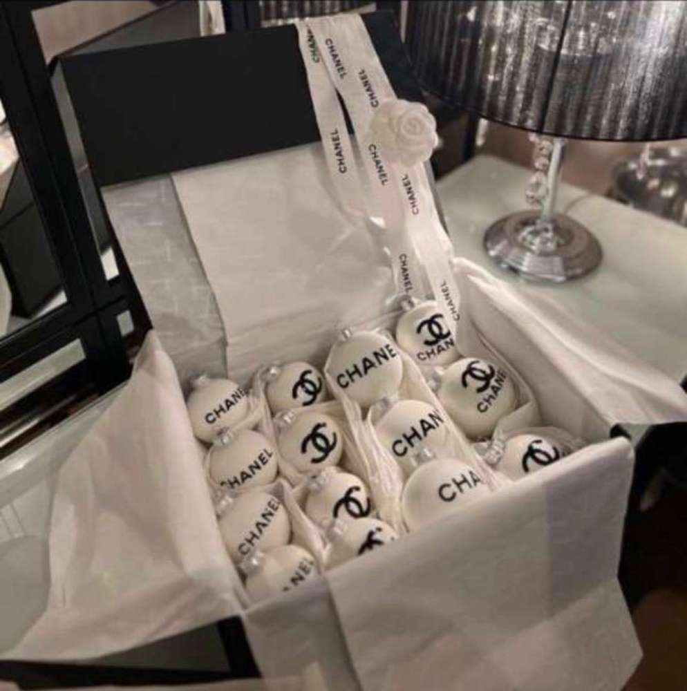 Chanel vianočné gule