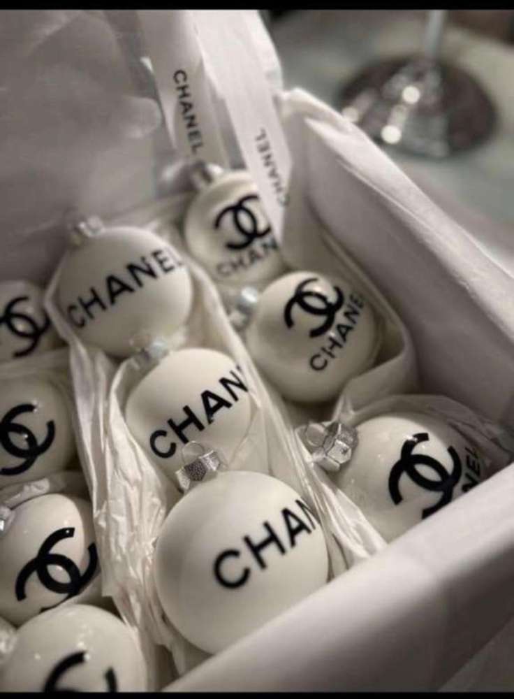 Chanel vianočné gule