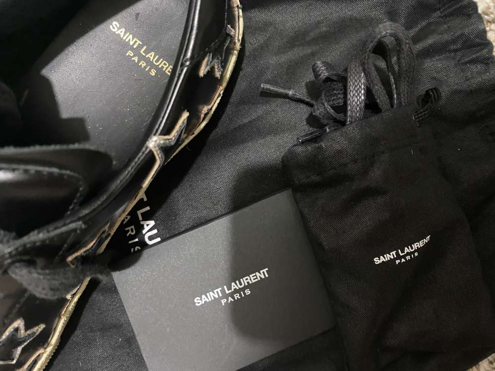 Yves Saint Laurent cerne kozene tenisky