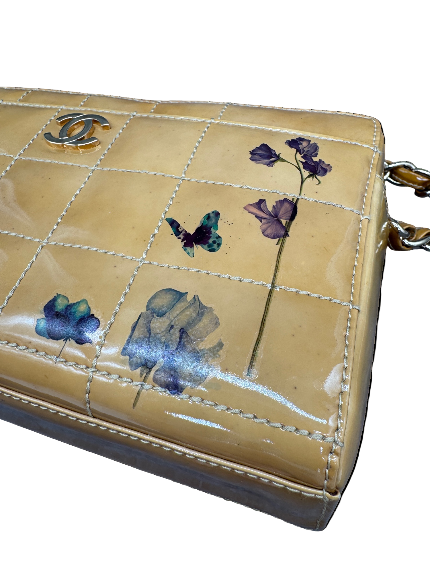 Vintage prešívaná taška cez rameno Chanel z hnedej lakovanej kože