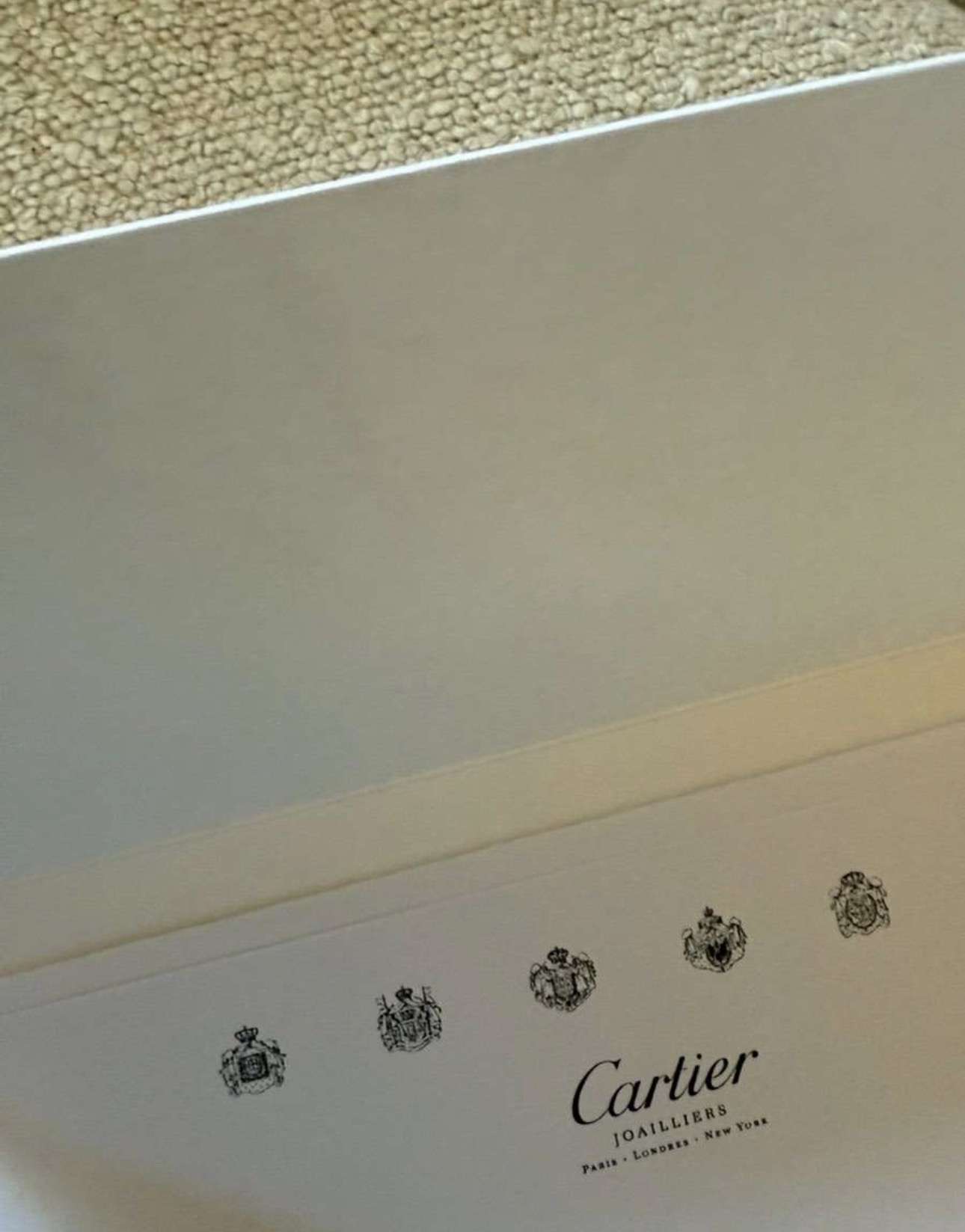 Cartiet juste un clou naramok