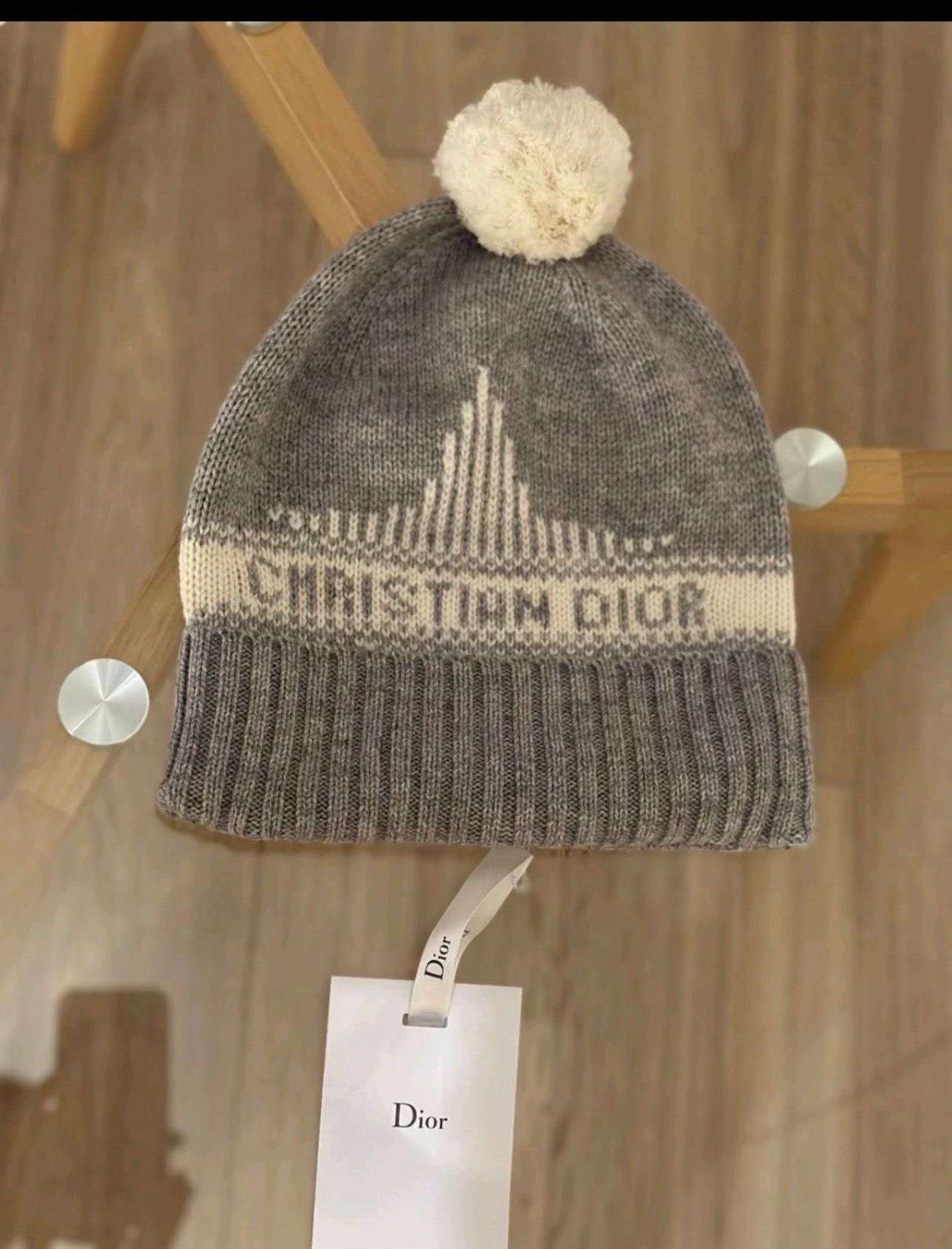 Dior čiapka