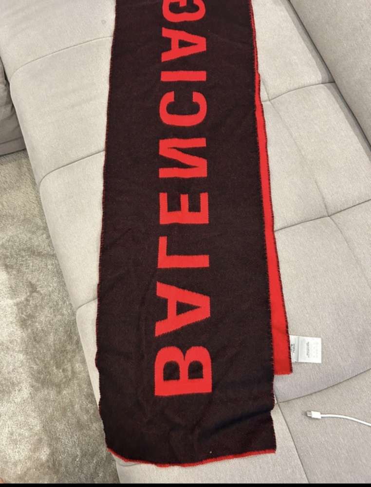 Balenciaga sal
