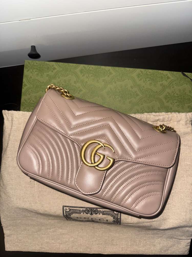 Gucci Marmont medium size