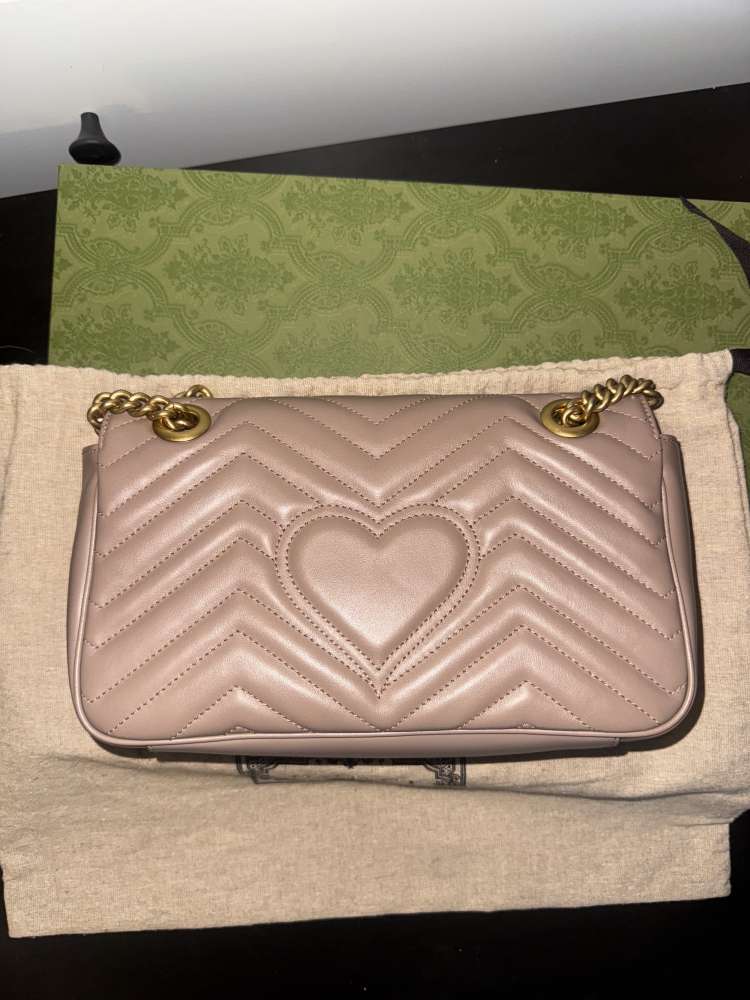 Gucci Marmont medium size