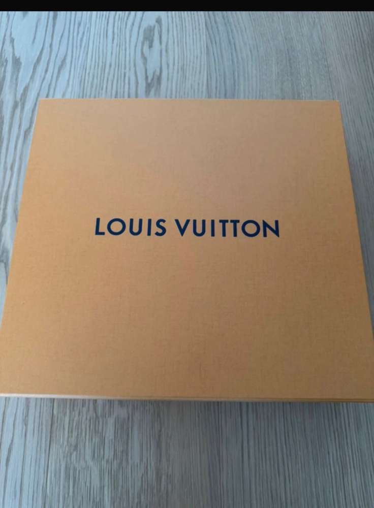 Louis Vuitton sveter