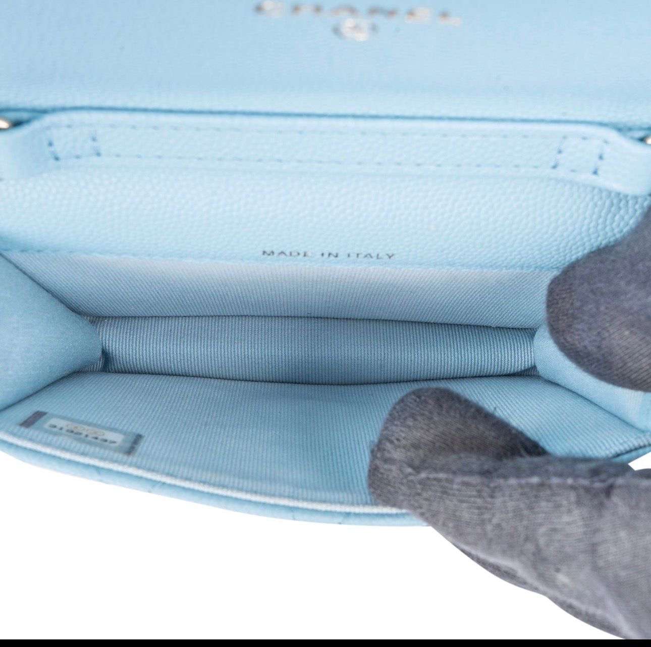 Chanel crossbody peňaženka