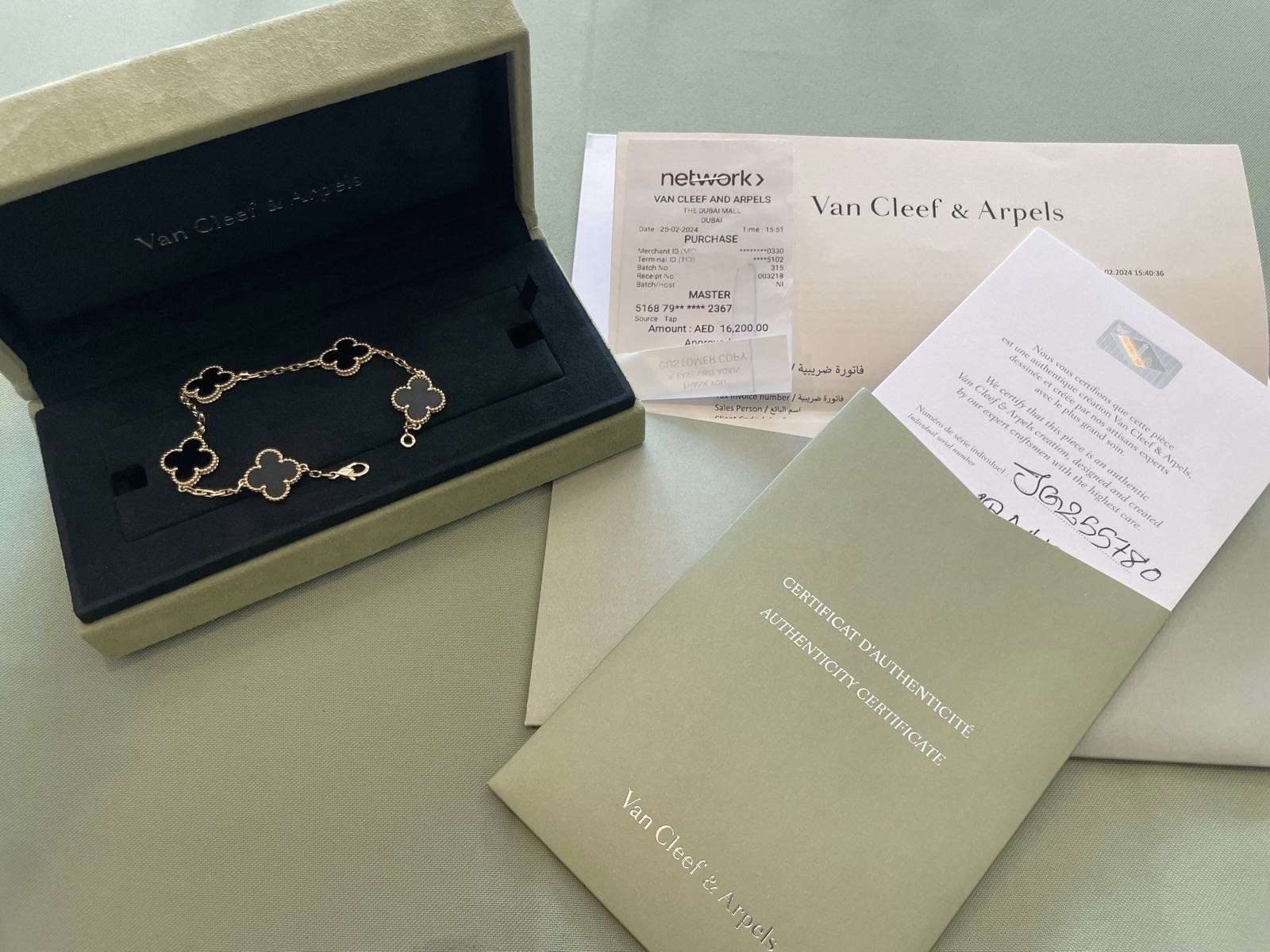 Van cleef & arpels onyx vintage alhambra