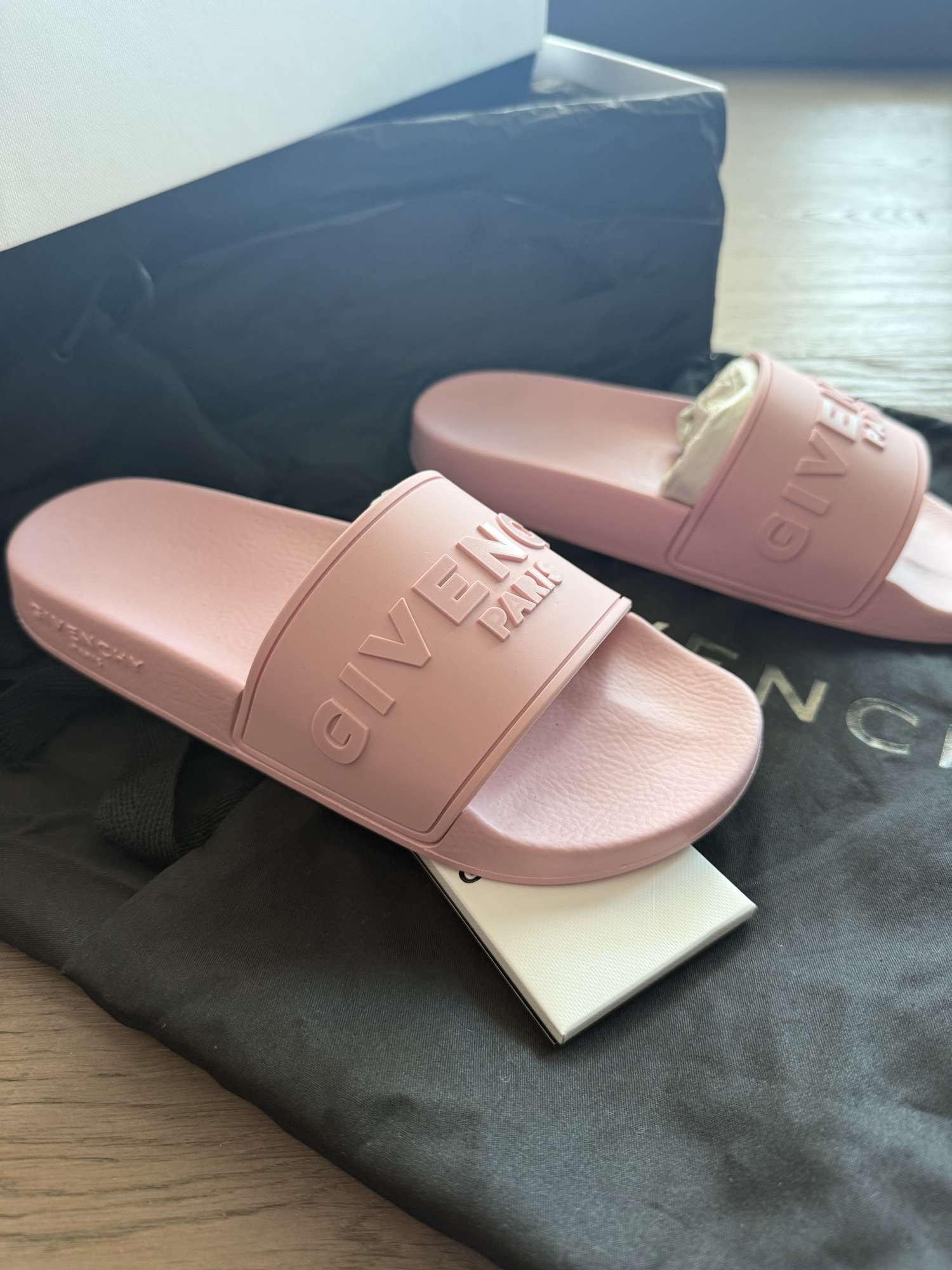 Givenchy pantofle