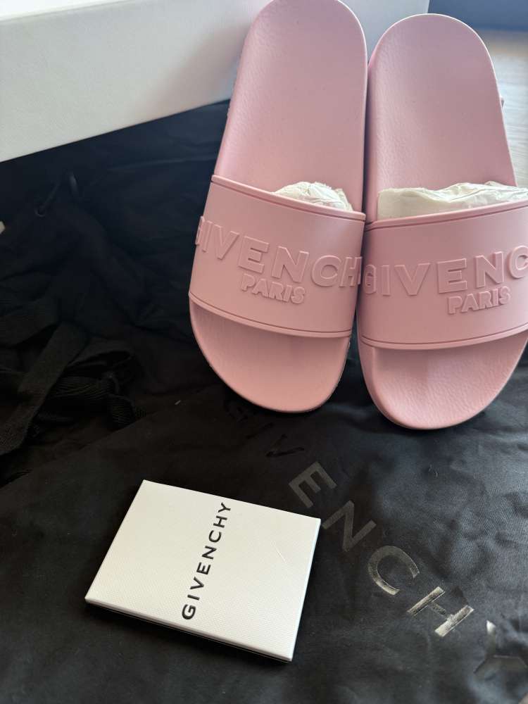 Givenchy pantofle