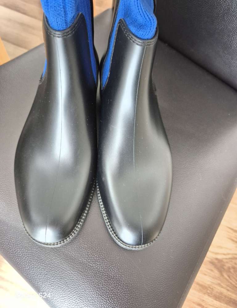 Givenchy čižmo-gumáky.