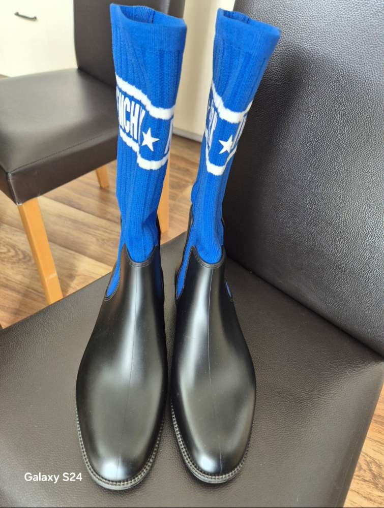 Givenchy čižmo-gumáky.