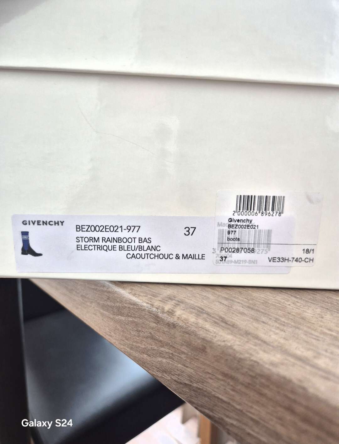 Givenchy čižmo-gumáky.