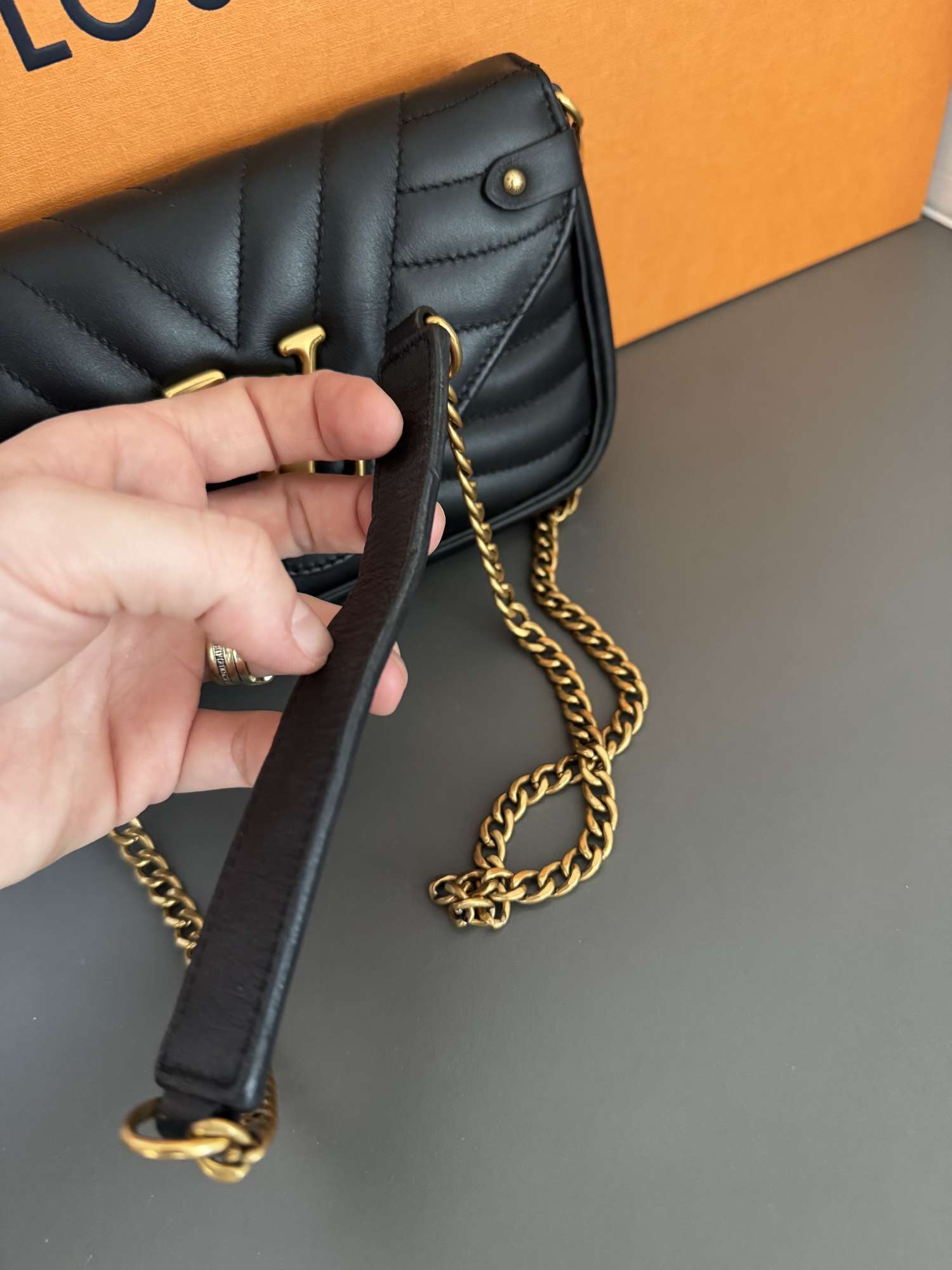 Louis Vuitton kabelka New wave leather crossbody bag