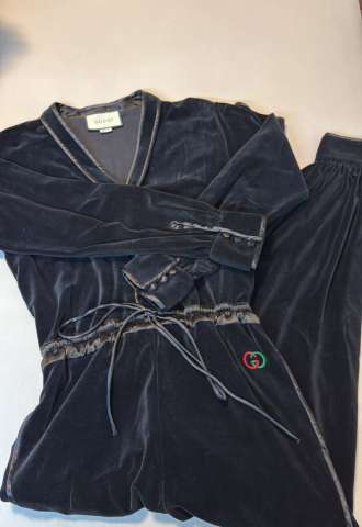 https://www.vipluxury.sk/Gucci velvet cierny overal
