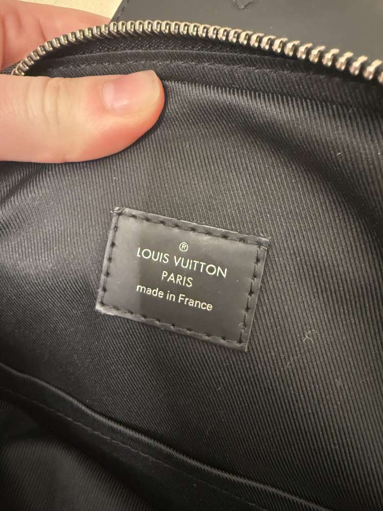LV Avenue Sling bag