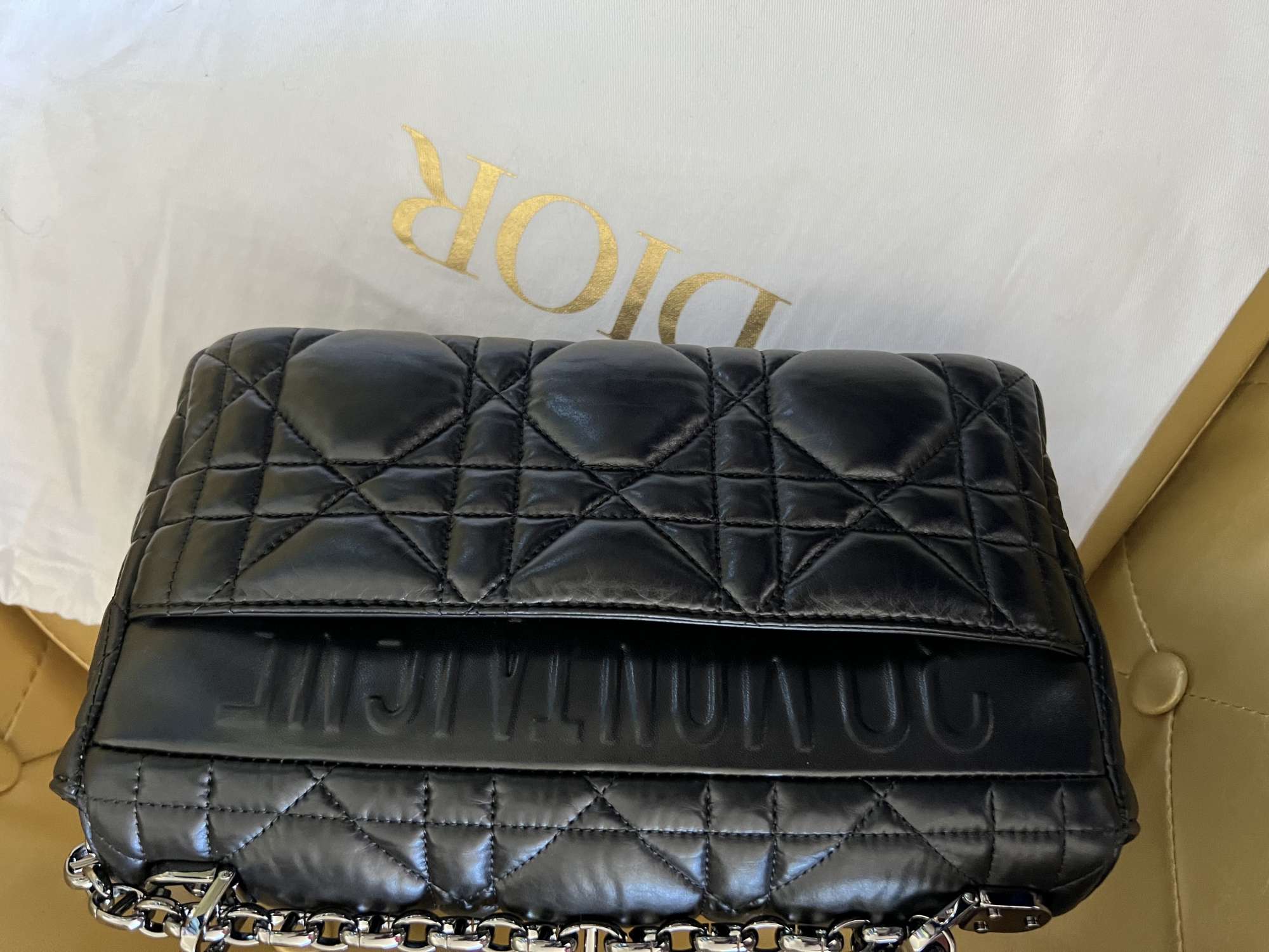 Dior Caro stredne čierna