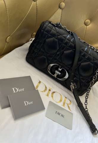 https://www.vipluxury.sk/Dior Caro stredne čierna