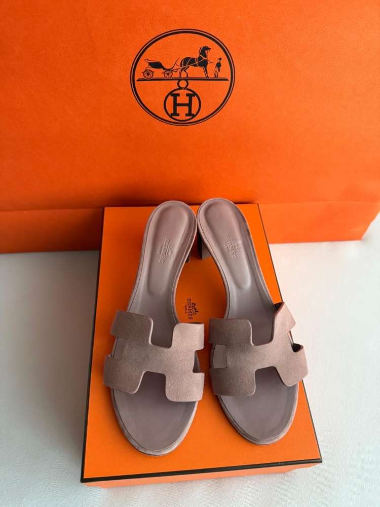 Hermes Oasis Rose narušuje