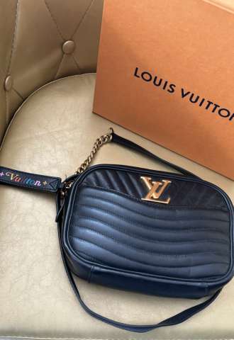 https://www.vipluxury.sk/Taška na fotoaparát Louis Vuitton Wave