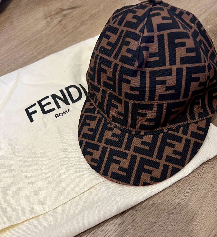 Fendi čepice