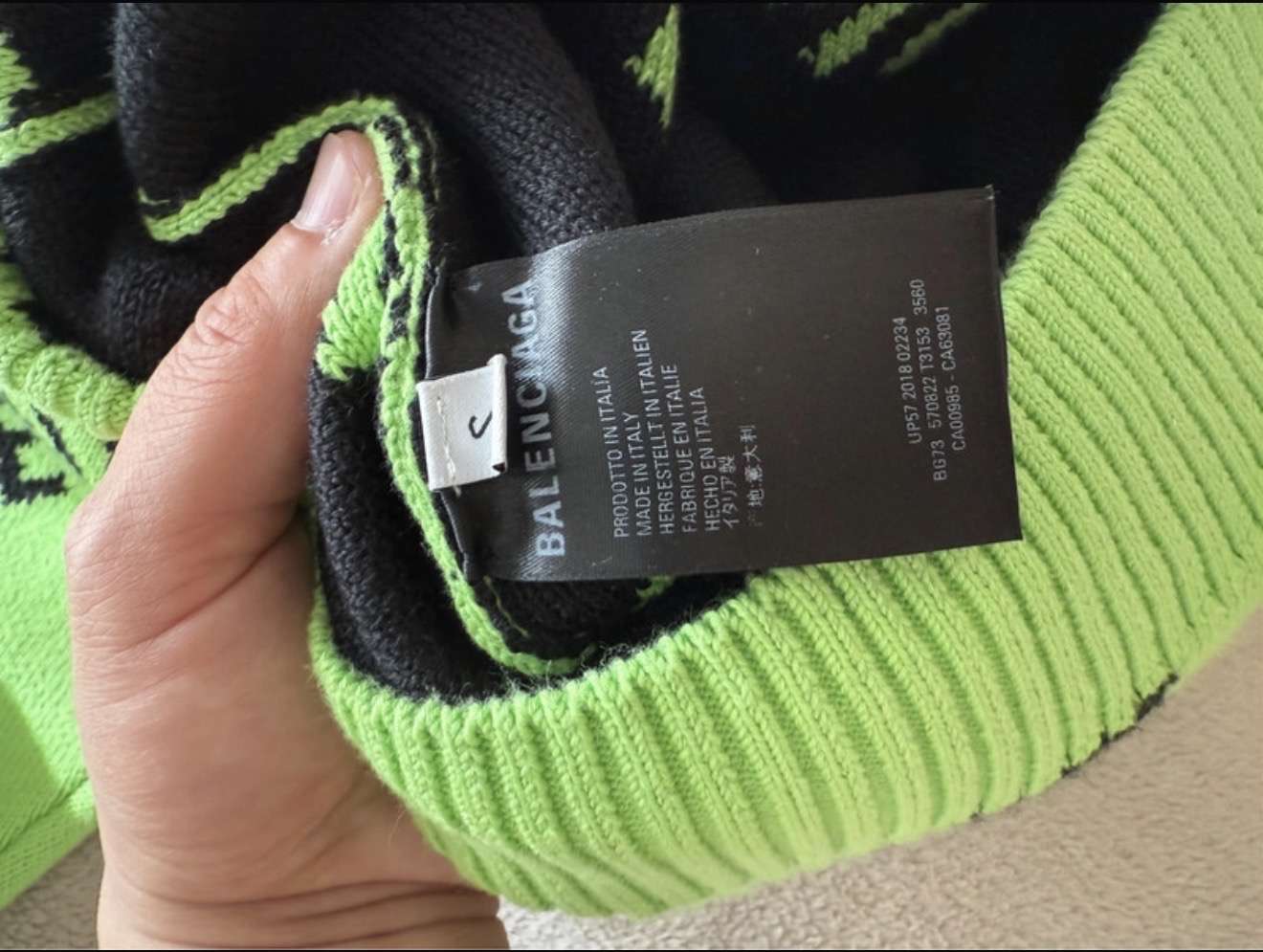 Balenciaga sveter
