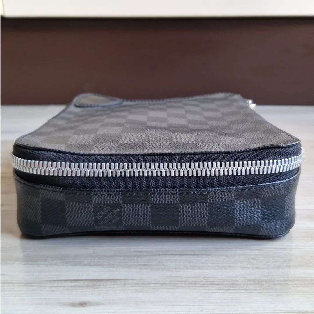 Louis Vuitton Pochette