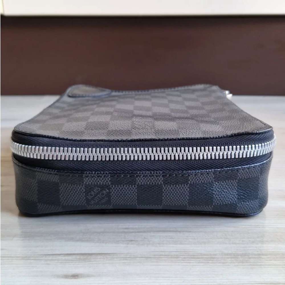 Louis Vuitton Pochette