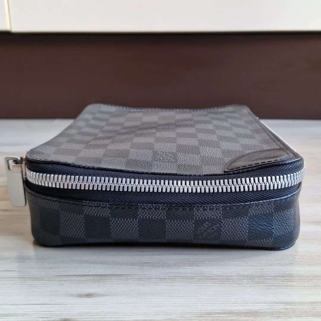 Louis Vuitton Pochette