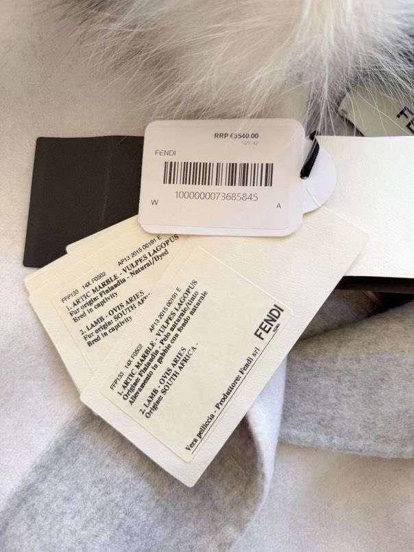 Fendi kašmírový kabát