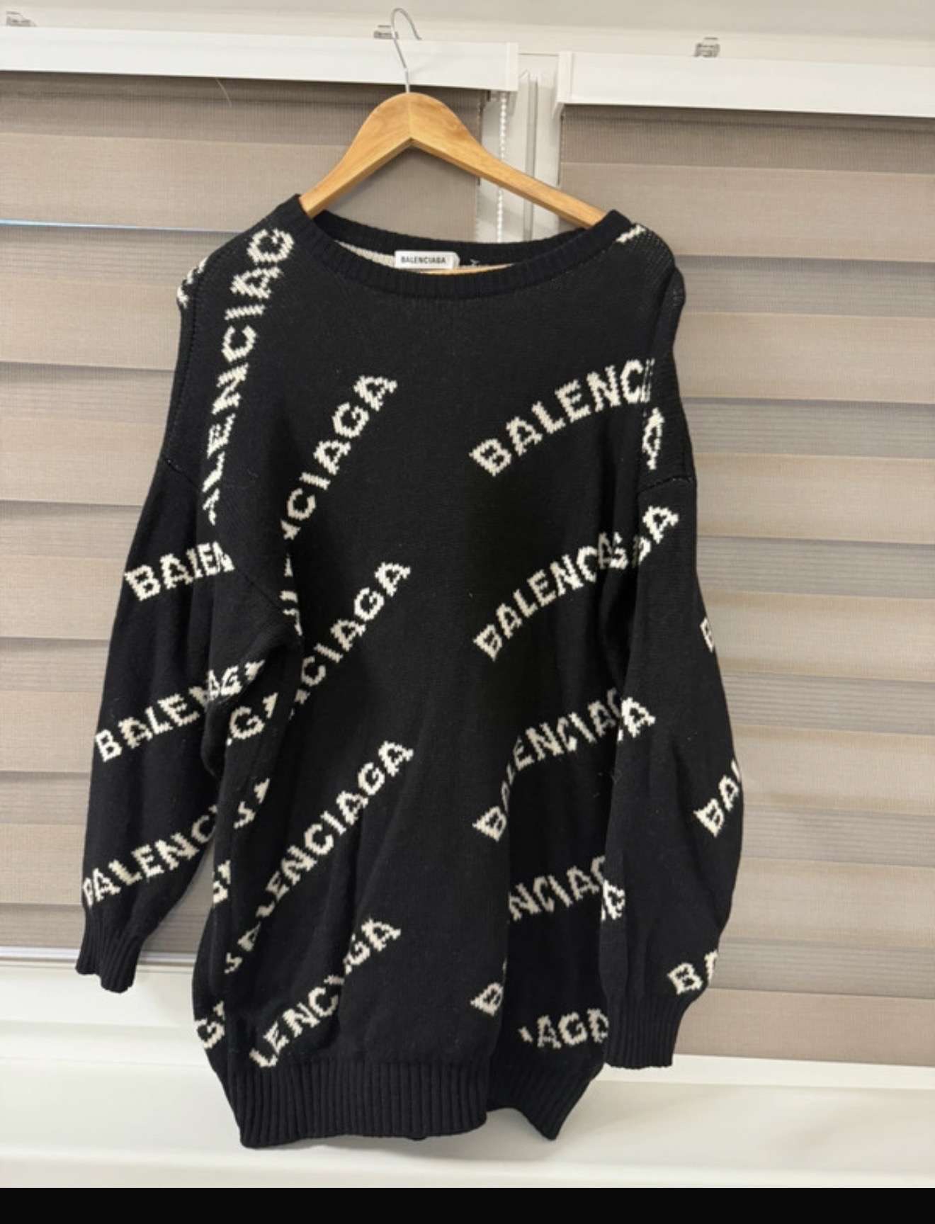 Balenciaga sveter